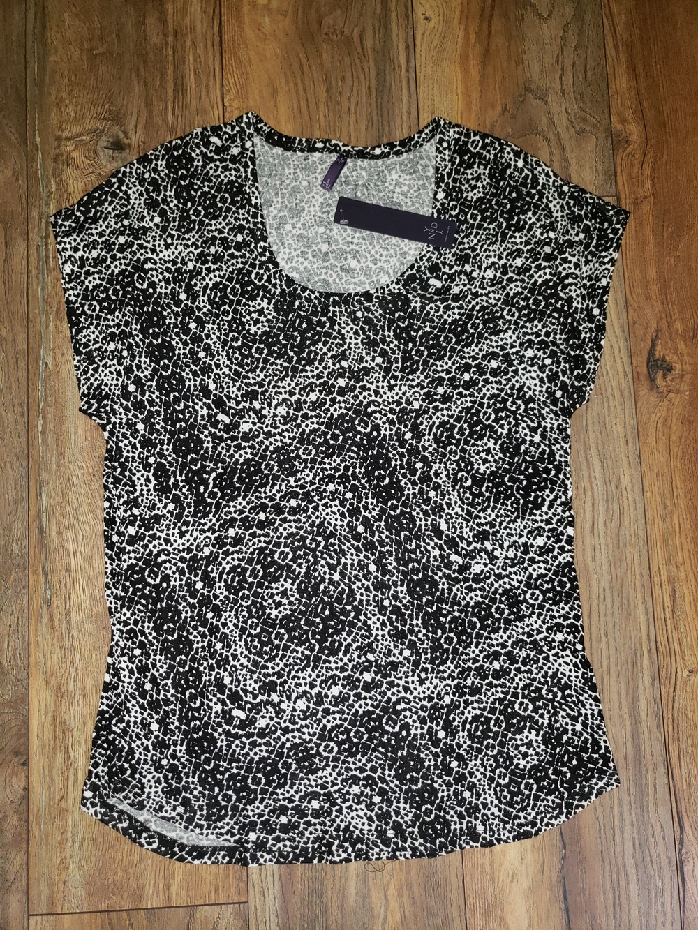 NYDJ Black & White Abstract Scoop Neck Short Sleeve Top